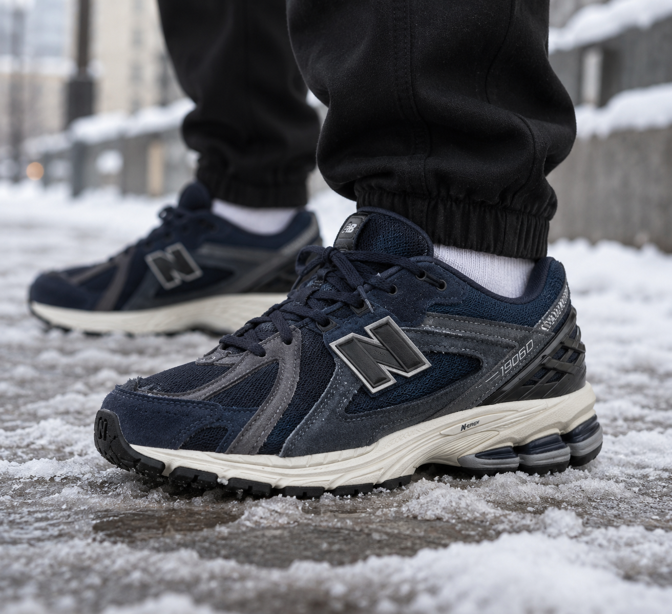 New Balance 1906D Mid — крупный план на ноге